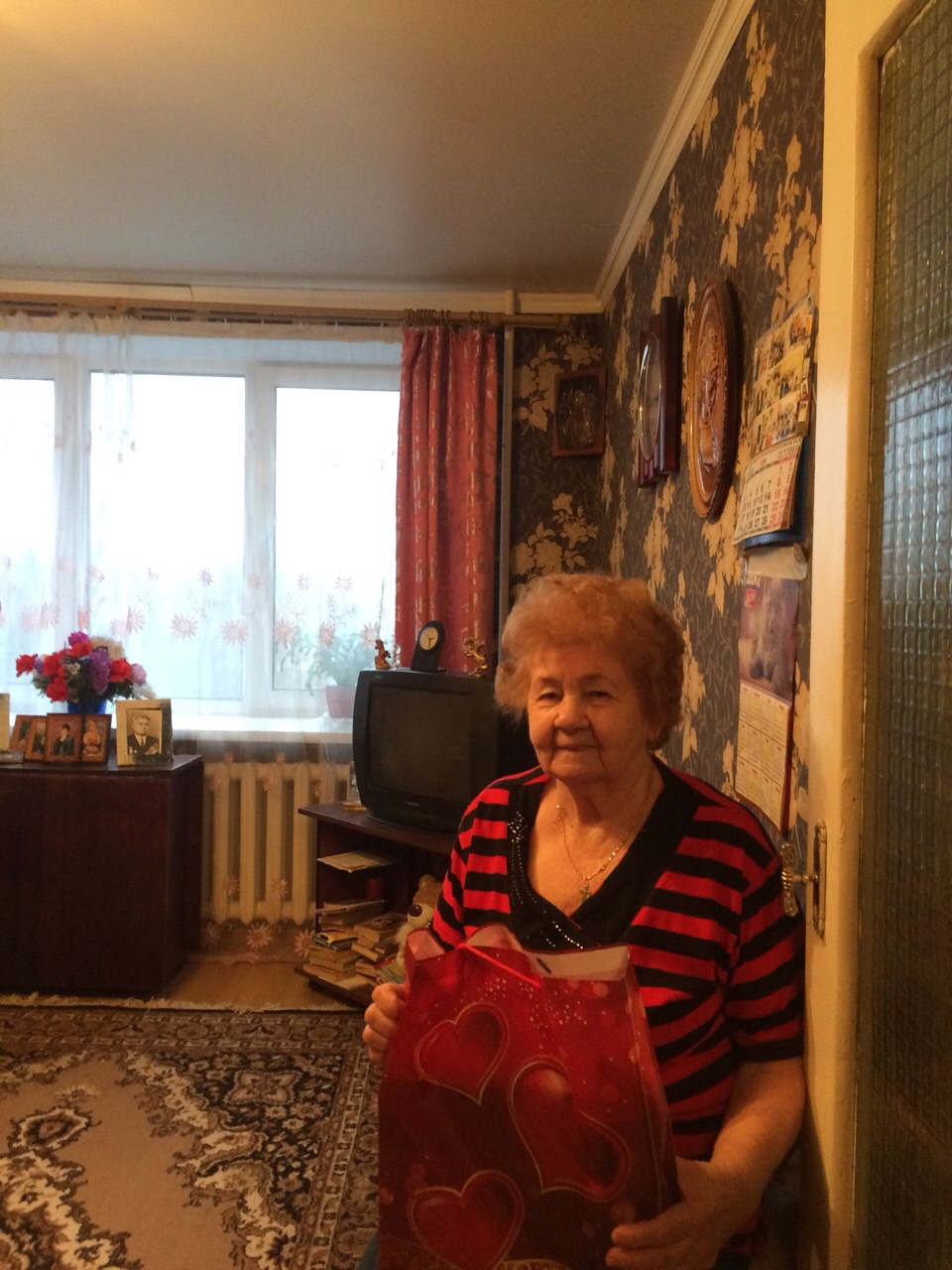 Депутат поздравил с Днем матери жительниц Мехзавода