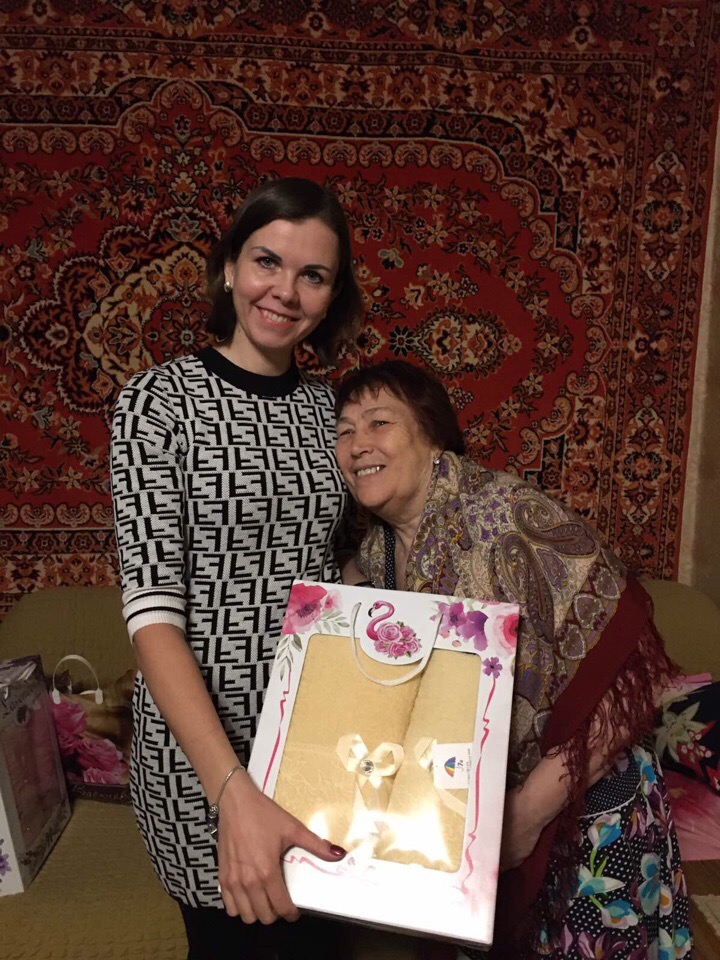 Депутат поздравил с Днем матери жительниц Мехзавода
