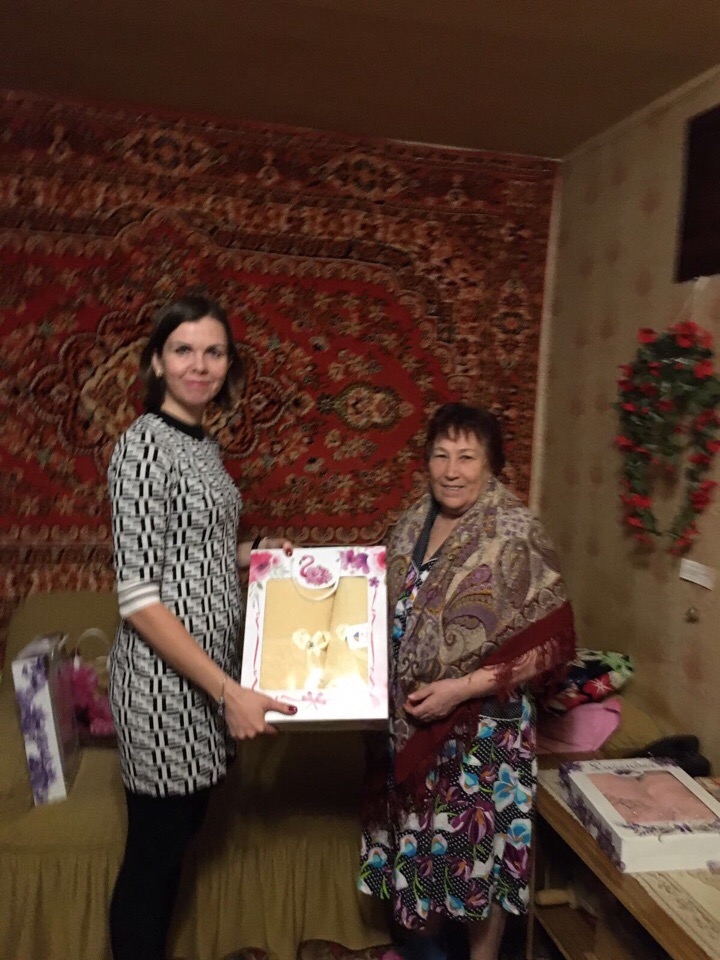 Депутат поздравил с Днем матери жительниц Мехзавода 