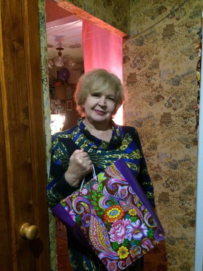 Депутат поздравил с Днем матери жительниц Мехзавода