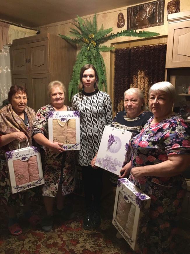 Депутат поздравил с Днем матери жительниц Мехзавода 